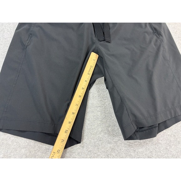 Lululemon Athletica Performance Athletic Shorts (Men's Medium) Black - 10" - Picture 6 of 11